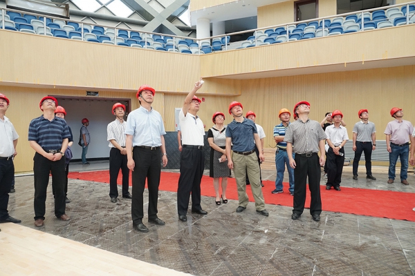 市委書記史濟錫、市長朱晨調研中立公司承建的民生項目工程